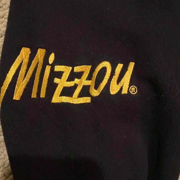 Men’s 1/4 Zip Mizzou Sweatshirt, Grey on Collar, XL, Black with Gold writing. - Picture 4 of 9